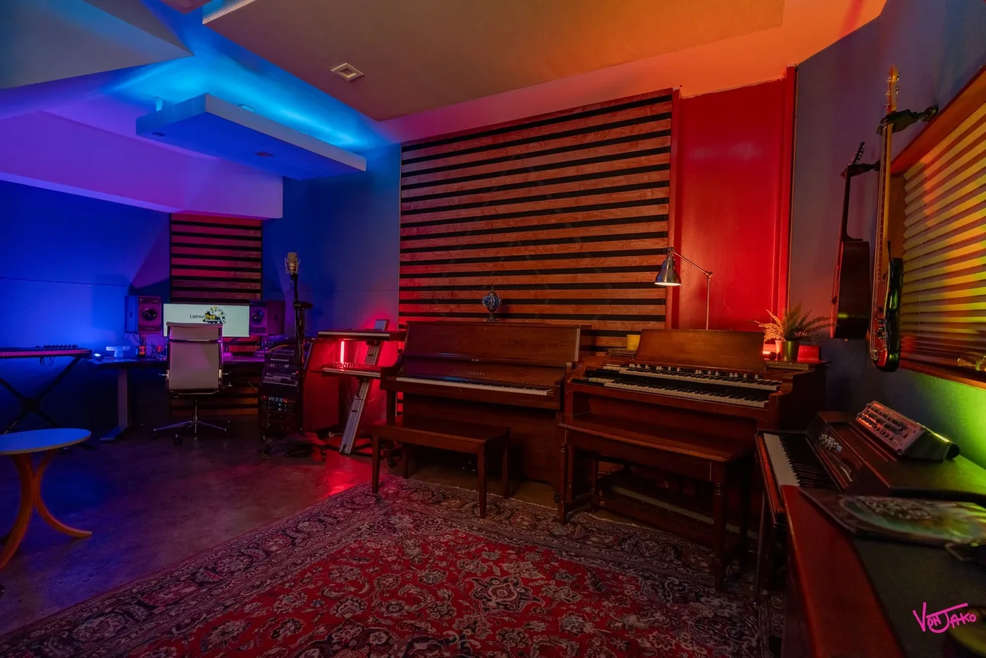 The shared Highland Park Live Room for Highland Park lease tenants